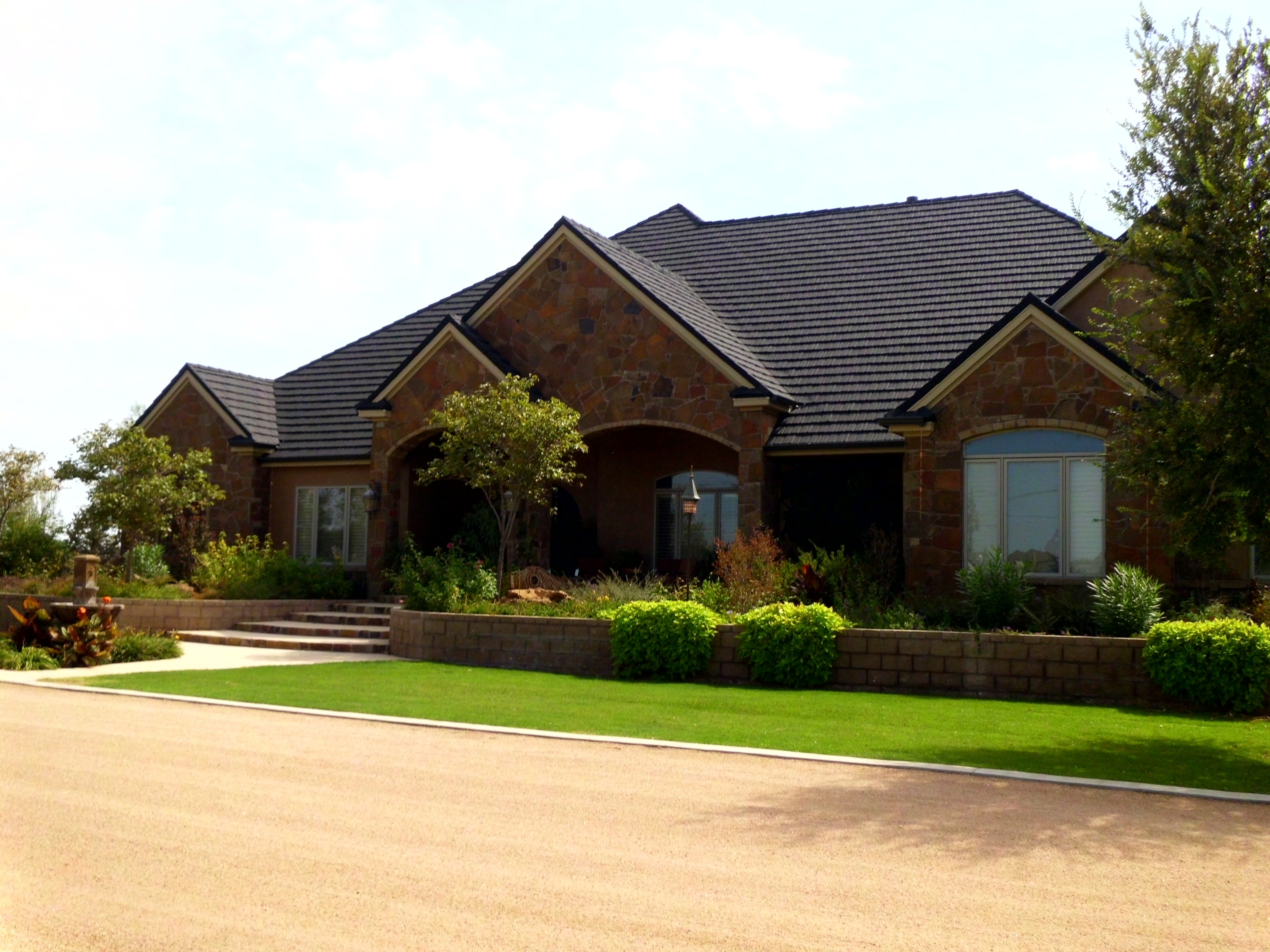 Gerard Canyon Shake Charcoal on stone home with retaining wall