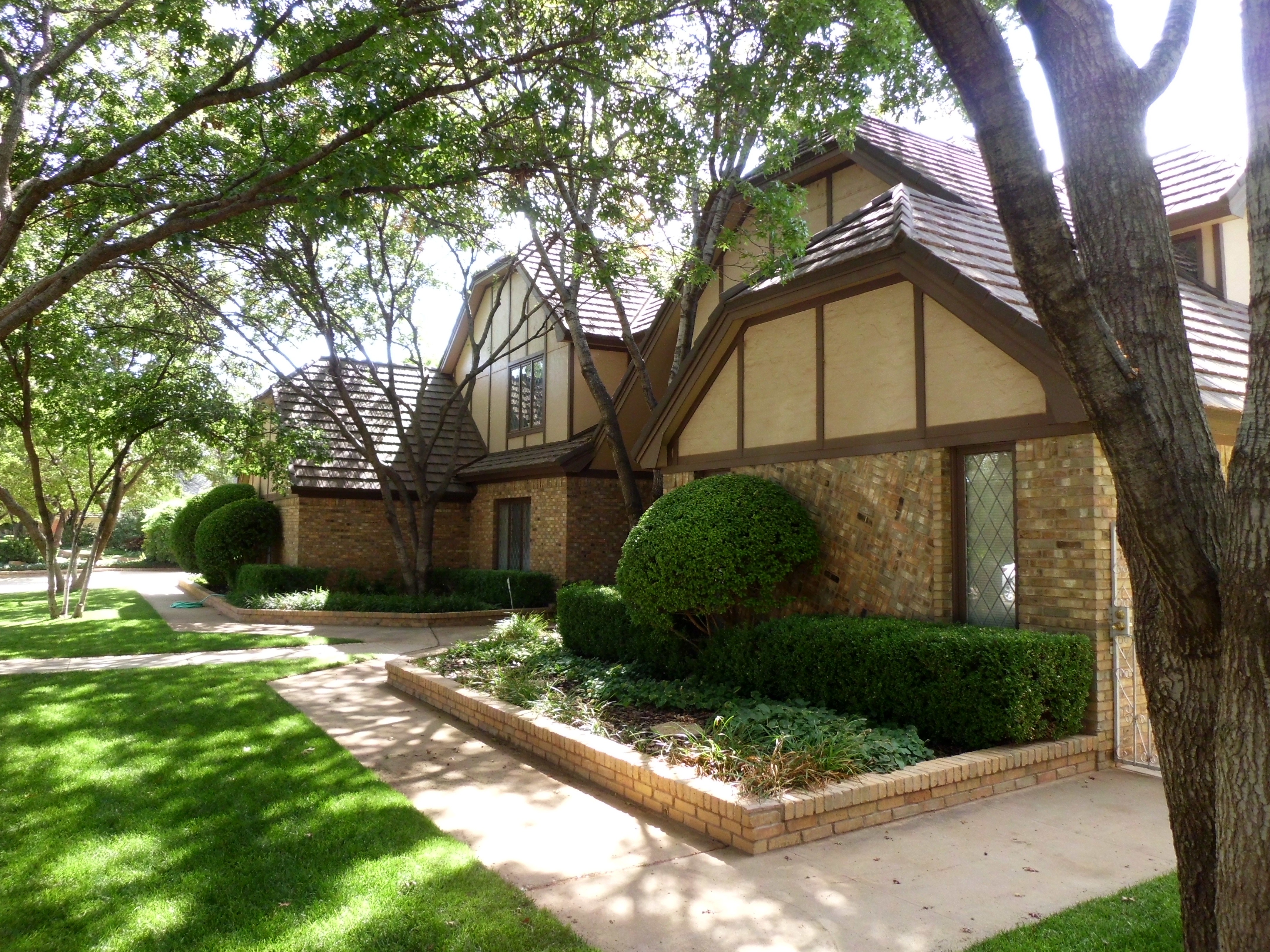 Gerard Canyon Shake Country Blend — Tudor-style home